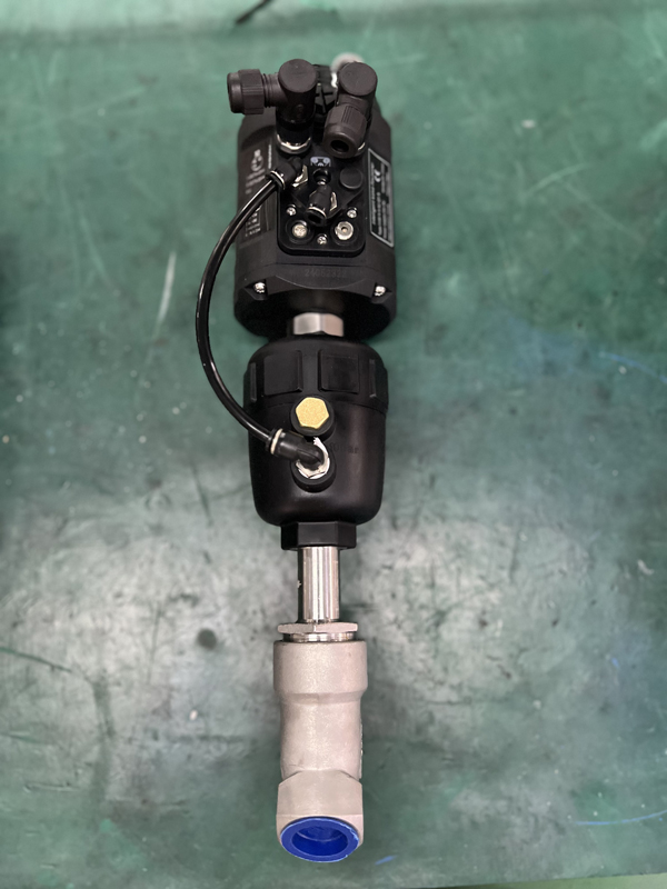 Pneumatic angle seat valve